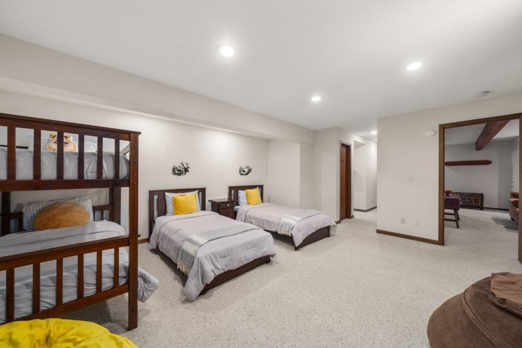 Вилла Wolf Ridge Retreat Swiss Экстерьер фото